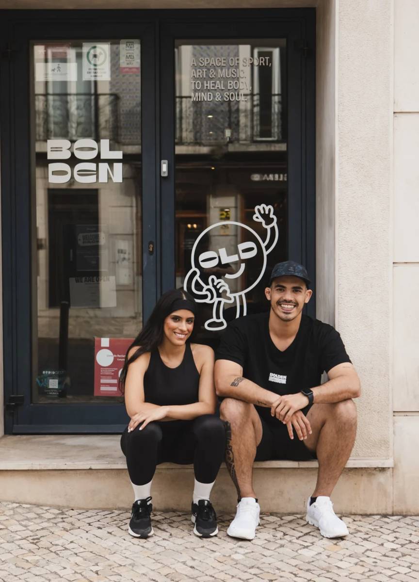 Miguel e Thaís na porta do Bolden Space, em Lisboa